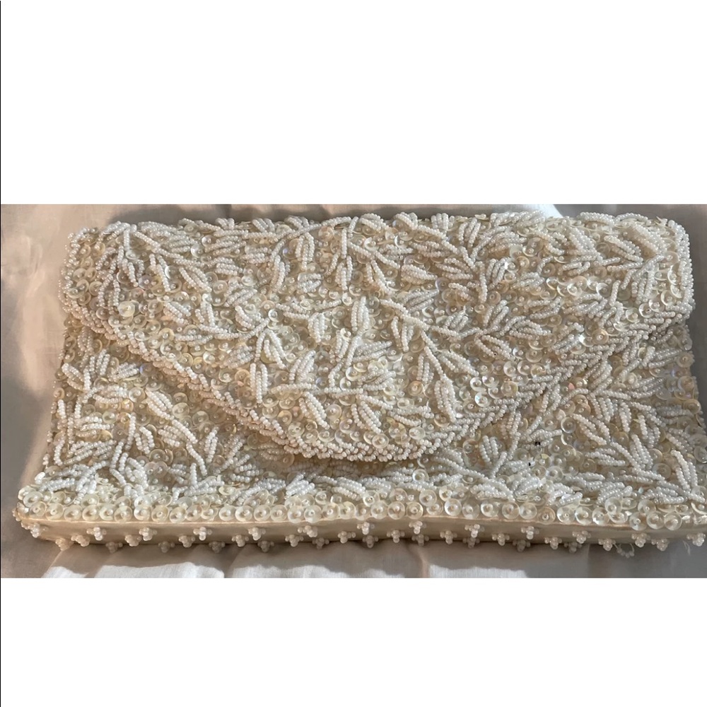 VTG La Regale Clutch White Cream Floral beaded